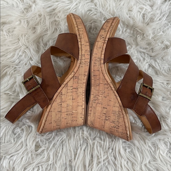 BOC SCHIRRA TAN WEDGE SANDALS SIZE 10 NEW - Picture 10 of 16